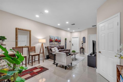Condo in Doral, Florida, 4 bedrooms  № 1887850 - photo 4