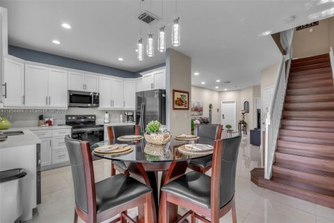 Condo in Doral, Florida, 4 bedrooms  № 1887850 - photo 7