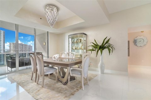Copropriété à louer à Sunny Isles Beach, Floride: 3 chambres, 237.64 m2 № 1981651 - photo 8