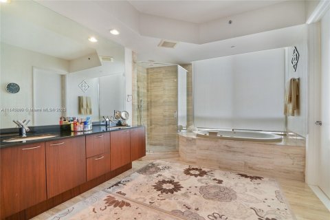 Copropriété à louer à Sunny Isles Beach, Floride: 3 chambres, 237.64 m2 № 1981651 - photo 16