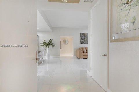 Copropriété à louer à Sunny Isles Beach, Floride: 3 chambres, 237.64 m2 № 1981651 - photo 2