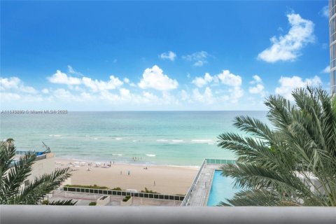 Copropriété à louer à Sunny Isles Beach, Floride: 3 chambres, 237.64 m2 № 1981651 - photo 3