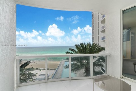 Copropriété à louer à Sunny Isles Beach, Floride: 3 chambres, 237.64 m2 № 1981651 - photo 9