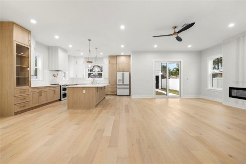 House in Saint Petersburg, Florida 4 bedrooms, 267 sq.m. № 1824503 - photo 26