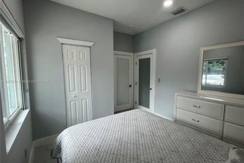 Снять в аренду коммерческую недвижимость в Майами, Флорида 1 спальня, 175.68м2, № 2034990 - фото 2