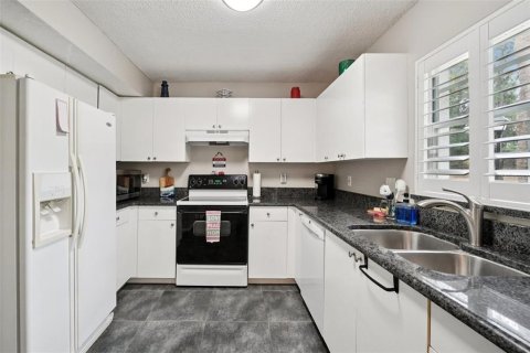 Touwnhouse à louer à Palm Harbor, Floride: 2 chambres, 133.31 m2 № 2157304 - photo 14