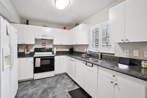 Touwnhouse à louer à Palm Harbor, Floride: 2 chambres, 133.31 m2 № 2157304 - photo 12