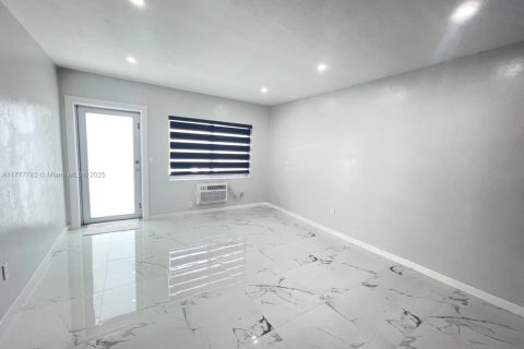 Condominio en venta en Miami Beach, Florida, 43.66 m2 № 1937627 - foto 13