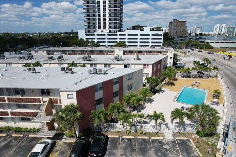 Купить кондоминиум в Норт-Бей-Виллидж, Флорида 1 спальня, 64.57м2, № 1980392 - фото 17