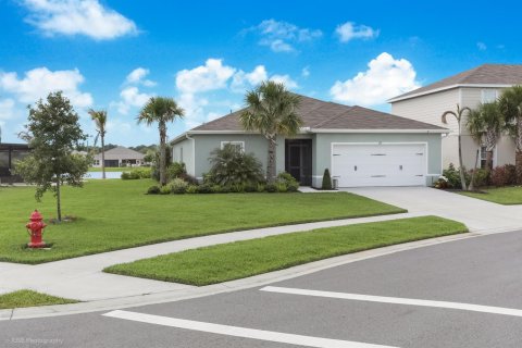 House in St. Lucie, Florida 4 bedrooms, 160.16 sq.m. № 2247591