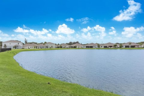 House in St. Lucie, Florida 4 bedrooms, 160.16 sq.m. № 2247591 - photo 9