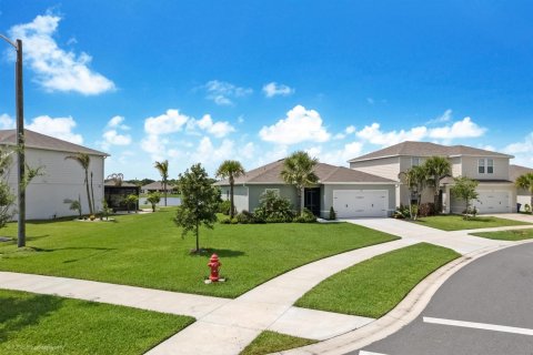 House in St. Lucie, Florida 4 bedrooms, 160.16 sq.m. № 2247591 - photo 6