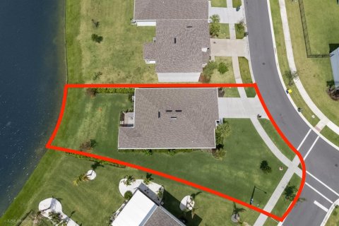House in St. Lucie, Florida 4 bedrooms, 160.16 sq.m. № 2247591 - photo 5