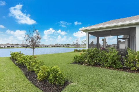 House in St. Lucie, Florida 4 bedrooms, 160.16 sq.m. № 2247591 - photo 8