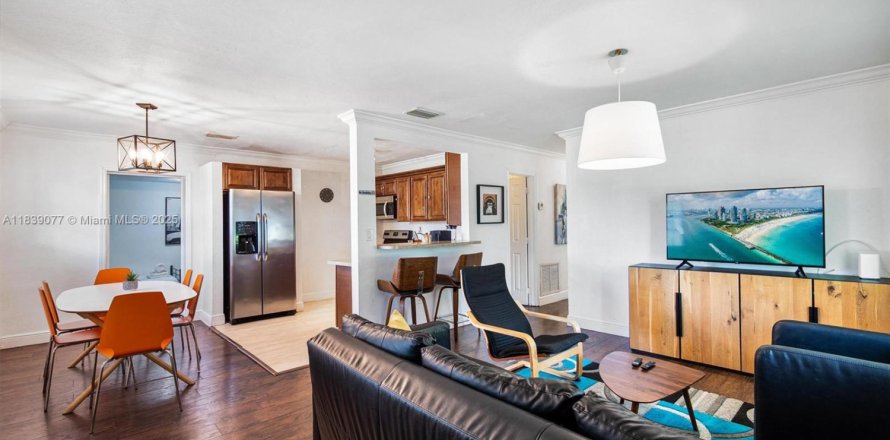 Casa en Miami, Florida 4 dormitorios, 110.74 m2 № 1825737