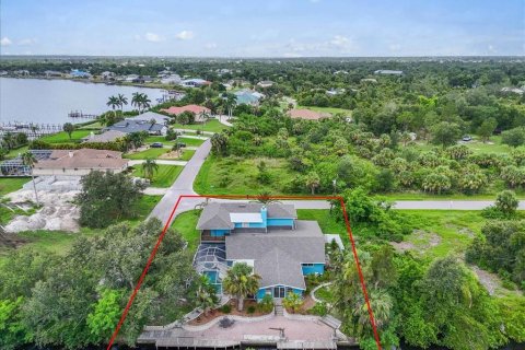 House in Punta Gorda, Florida 4 bedrooms, 316.52 sq.m. № 1840286 - photo 1