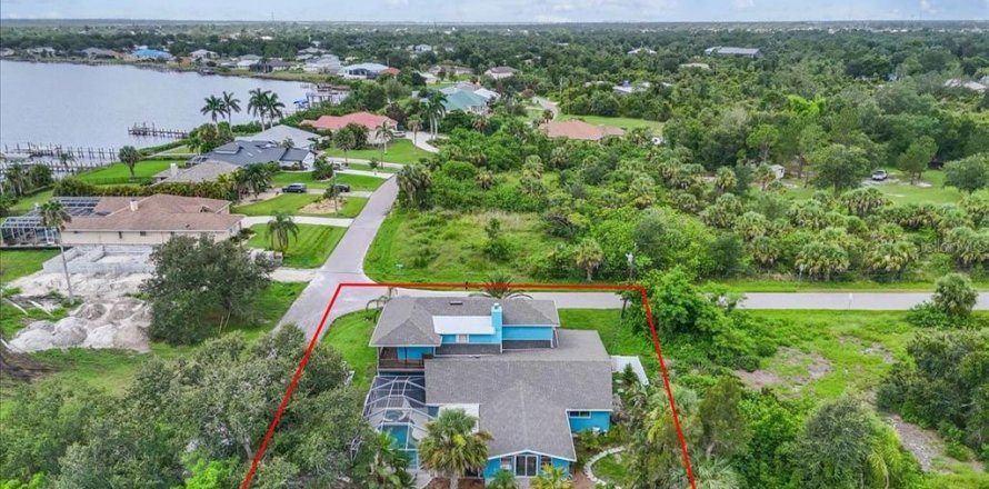 House in Punta Gorda, Florida 4 bedrooms, 316.52 sq.m. № 1840286
