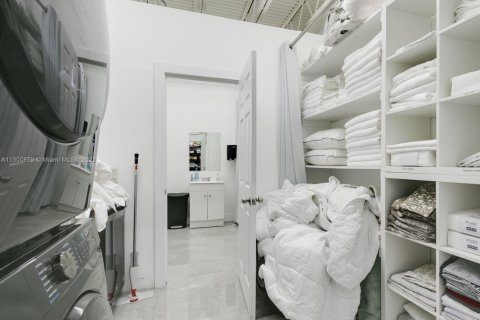 Commercial property in Hollywood, Florida № 2024303 - photo 14