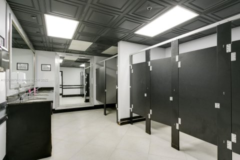 Commercial property in Hollywood, Florida № 2024303 - photo 5