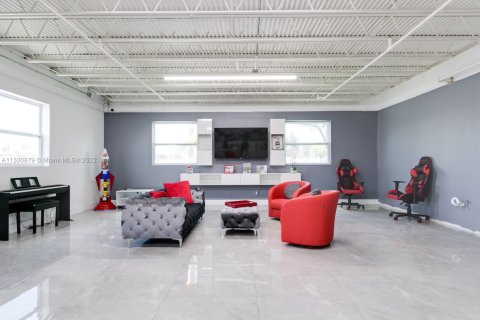 Commercial property in Hollywood, Florida № 2024303 - photo 15