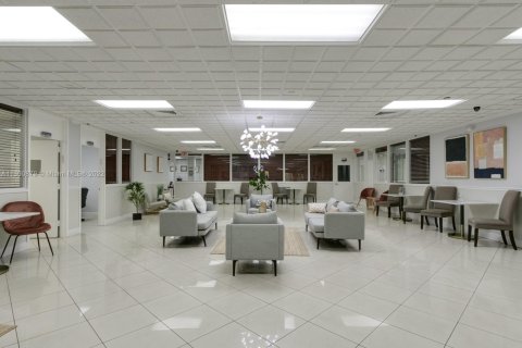 Commercial property in Hollywood, Florida № 2024303 - photo 9