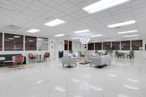 Commercial property in Hollywood, Florida № 2024303 - photo 17
