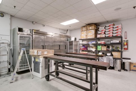 Commercial property in Hollywood, Florida № 2024303 - photo 8