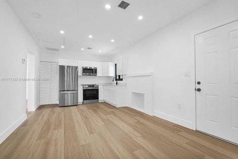 Propiedad comercial en venta en Miami, Florida, 145.48 m2 № 1696613 - foto 19