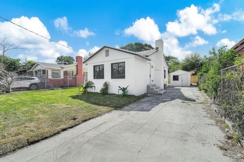 Propiedad comercial en venta en Miami, Florida, 145.48 m2 № 1696613 - foto 1