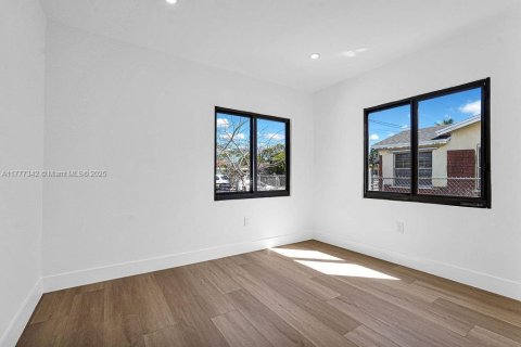 Propiedad comercial en venta en Miami, Florida, 145.48 m2 № 1696613 - foto 13