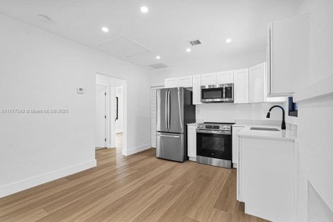 Propiedad comercial en venta en Miami, Florida, 145.48 m2 № 1696613 - foto 30