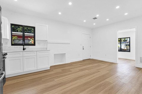 Propiedad comercial en venta en Miami, Florida, 145.48 m2 № 1696613 - foto 26