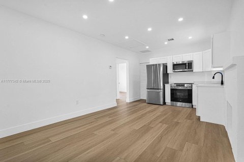 Propiedad comercial en venta en Miami, Florida, 145.48 m2 № 1696613 - foto 22