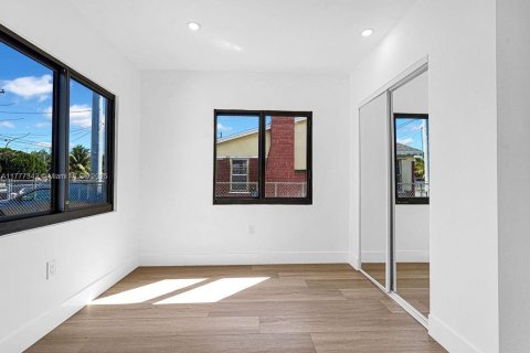 Propiedad comercial en venta en Miami, Florida, 145.48 m2 № 1696613 - foto 14