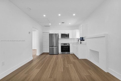 Propiedad comercial en venta en Miami, Florida, 145.48 m2 № 1696613 - foto 21