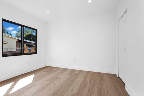 Propiedad comercial en venta en Miami, Florida, 145.48 m2 № 1696613 - foto 5