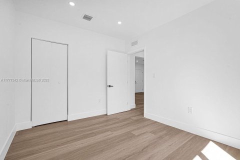 Propiedad comercial en venta en Miami, Florida, 145.48 m2 № 1696613 - foto 7