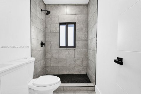 Propiedad comercial en venta en Miami, Florida, 145.48 m2 № 1696613 - foto 11