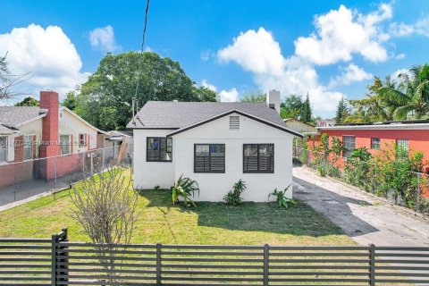 Propiedad comercial en venta en Miami, Florida, 145.48 m2 № 1696613 - foto 2