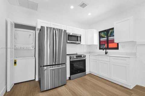 Propiedad comercial en venta en Miami, Florida, 145.48 m2 № 1696613 - foto 4
