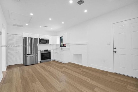 Propiedad comercial en venta en Miami, Florida, 145.48 m2 № 1696613 - foto 20