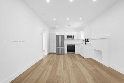 Propiedad comercial en venta en Miami, Florida, 145.48 m2 № 1696613 - foto 18