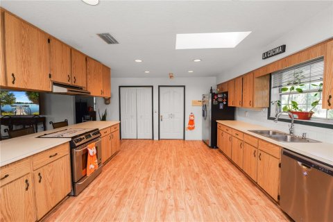 House in Mulberry, Florida 3 bedrooms, 284.19 sq.m. № 2225528 - photo 23