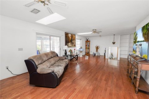 House in Mulberry, Florida 3 bedrooms, 284.19 sq.m. № 2225528 - photo 19