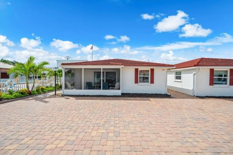 Villa ou maison à vendre à Sarasota, Floride: 2 chambres, 77.67 m2 № 2156685 - photo 5