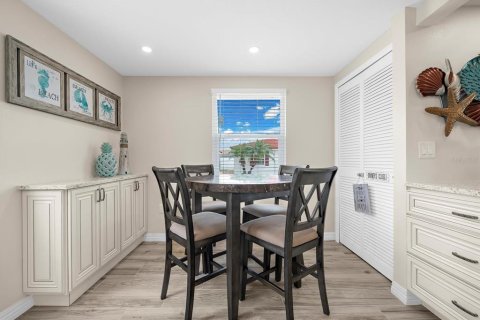 Villa ou maison à vendre à Sarasota, Floride: 2 chambres, 77.67 m2 № 2156685 - photo 12