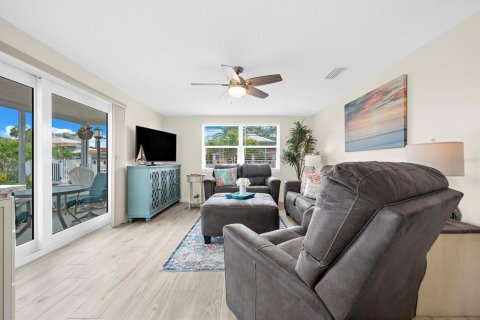 Villa ou maison à vendre à Sarasota, Floride: 2 chambres, 77.67 m2 № 2156685 - photo 18