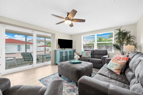 Villa ou maison à vendre à Sarasota, Floride: 2 chambres, 77.67 m2 № 2156685 - photo 16