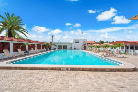 Villa ou maison à vendre à Sarasota, Floride: 2 chambres, 77.67 m2 № 2156685 - photo 28