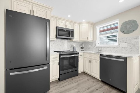 Villa ou maison à vendre à Sarasota, Floride: 2 chambres, 77.67 m2 № 2156685 - photo 8